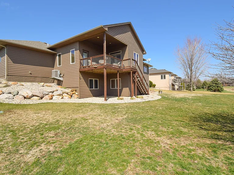 2204 S Silverthorne Ave — Photo 73