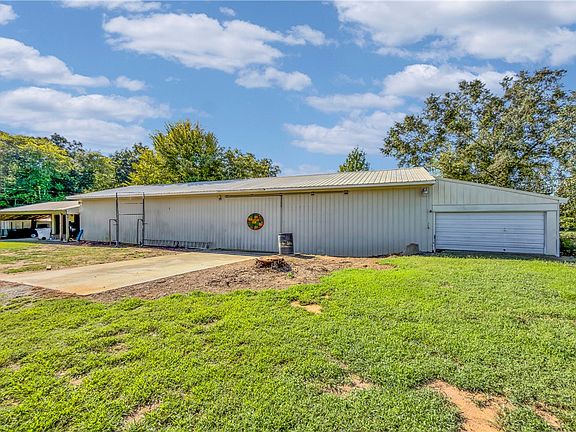 2nd image of 619 Foster Rd