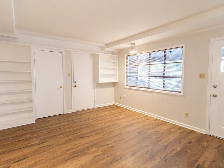 2400 Hampstead Ln — Photo 16