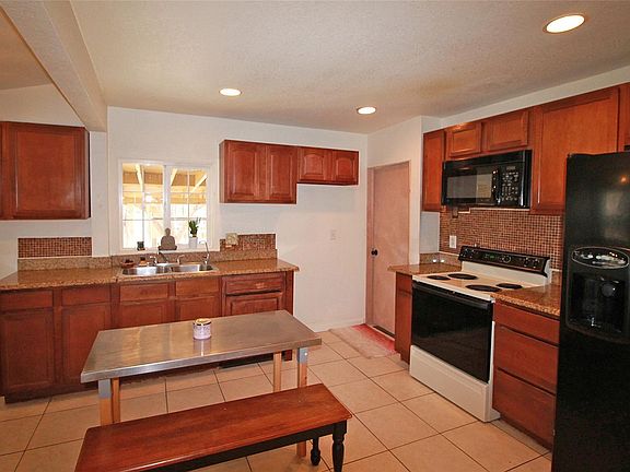 3rd image of 3220 W Gill Pl