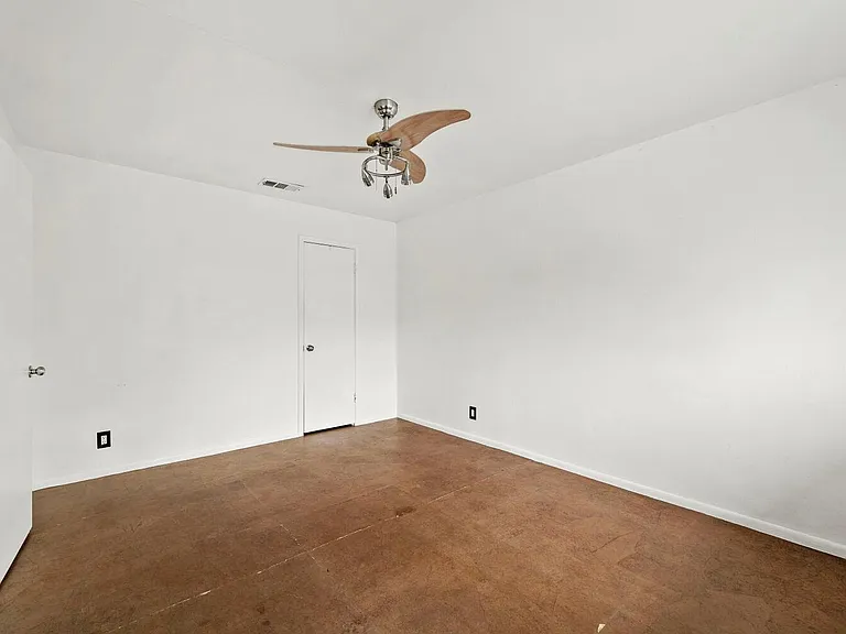 903 Aurora Cir #B — Photo 13