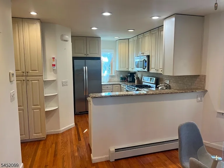 815 Seymour Ave — Photo 2