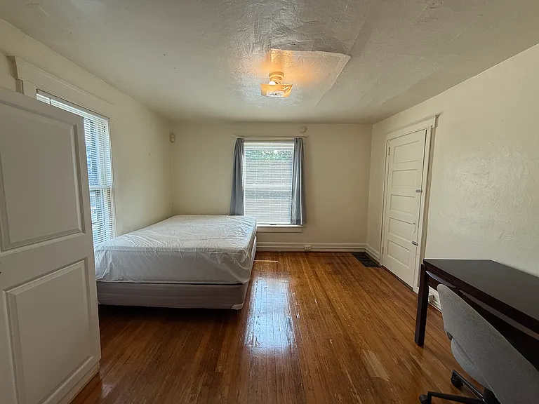 30 Haendel St #2E — Photo 8