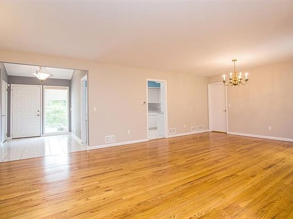 3rd image of 33 N Hillside Ave