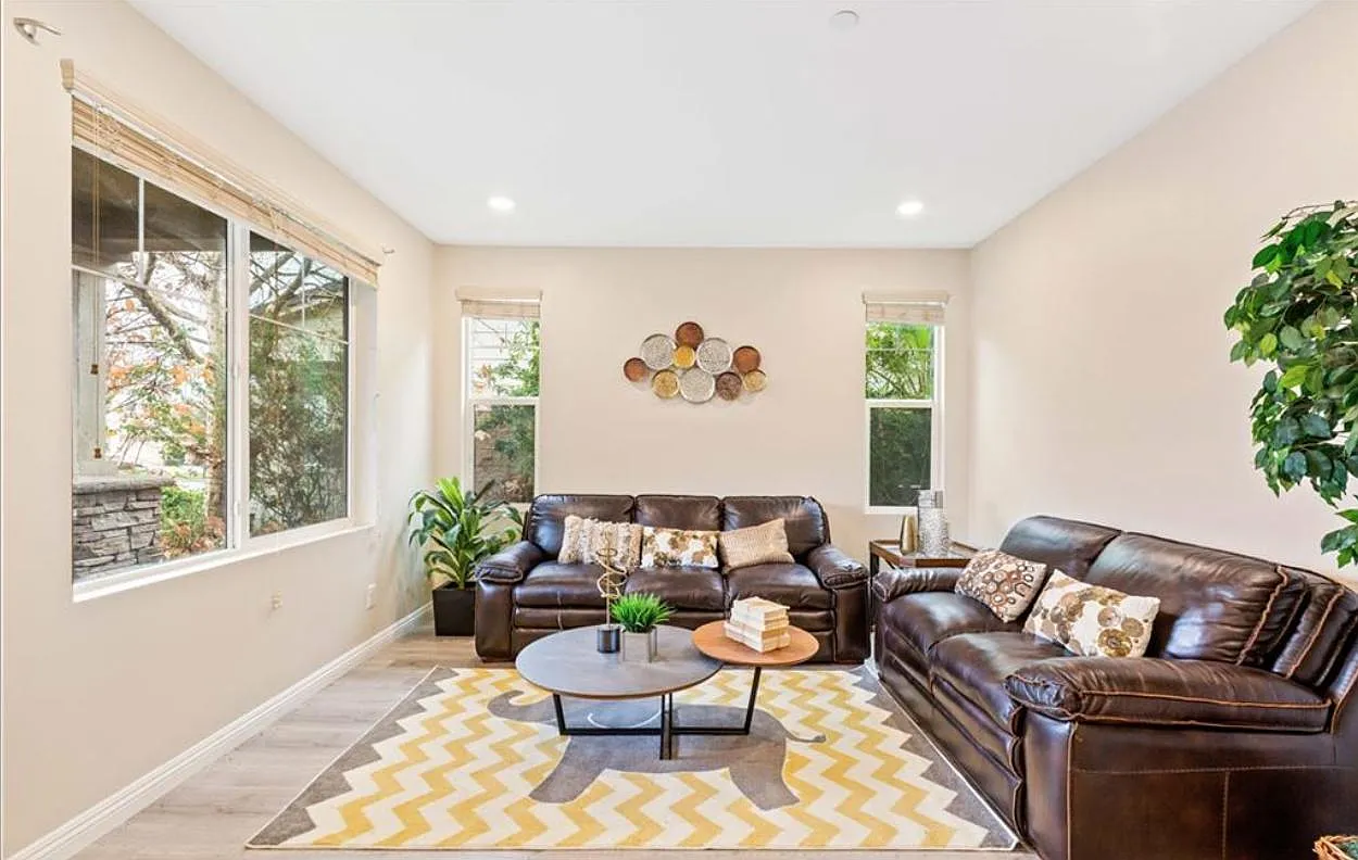 5 bed, 3286 sqft, $4,200 — Photo 4