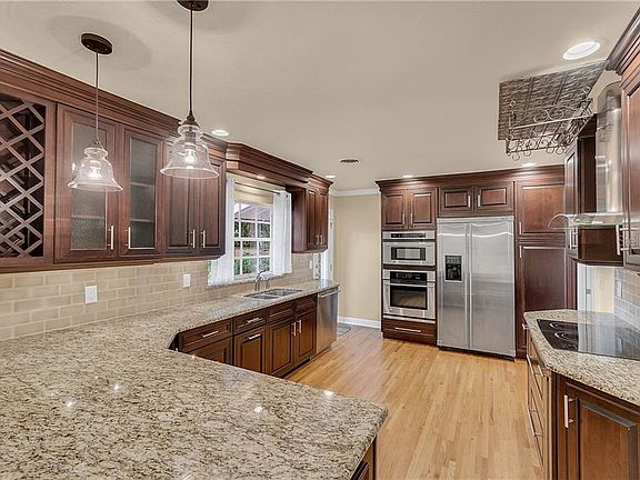 2nd image of 1005 Aruba Dr