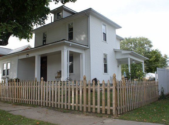 206 E Main St in Amanda, OH