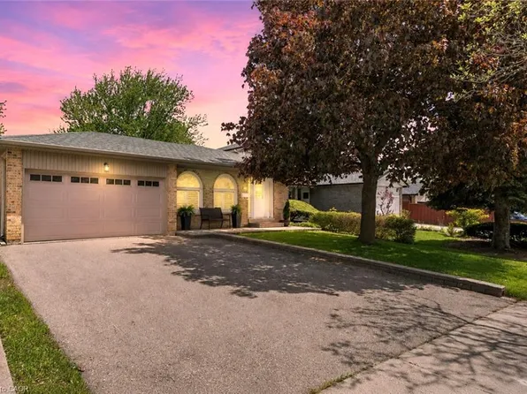 14 Massey St, Brampton, ON L6S 2W1
