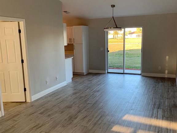 3rd image of 930 NE 5th Pl