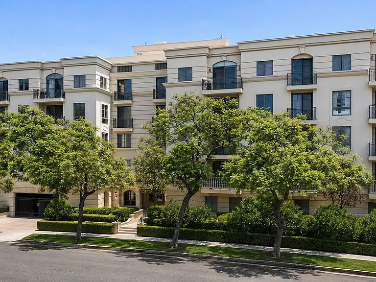 430 N Oakhurst Dr #Penthouse 406 — Photo 2