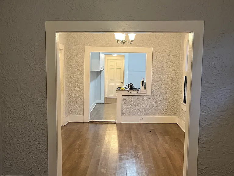 1410 W 15th St — Photo 3