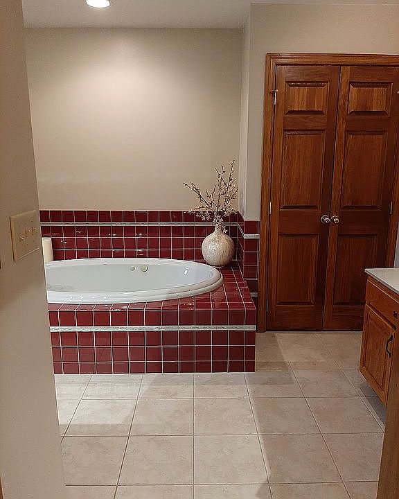 spacious master bath with linencloset
