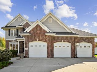 1011 S Ridge Dr, Cedar Falls, IA 50613