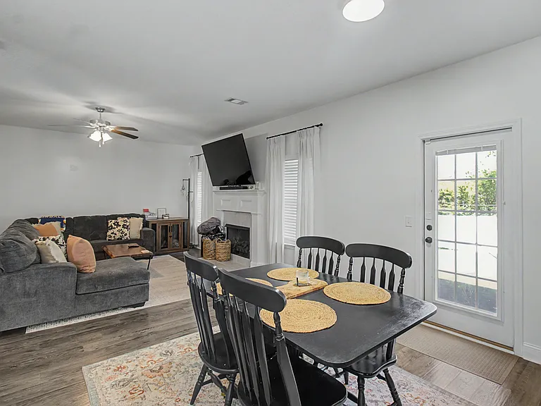 906 Rachel Ln — Photo 8