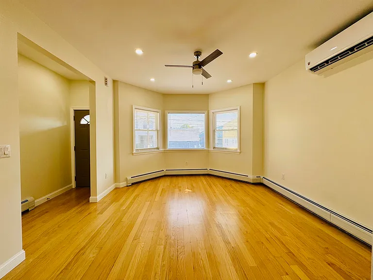21 E 15th St #1 — Photo 6