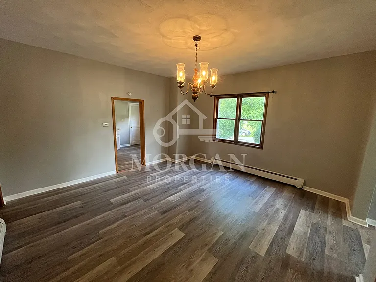 623 W Jefferson St — Photo 3