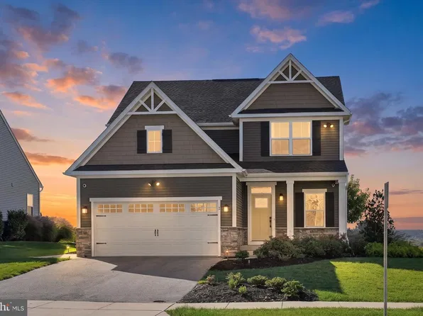 2 Lady Harrington Dr, York, PA 17402