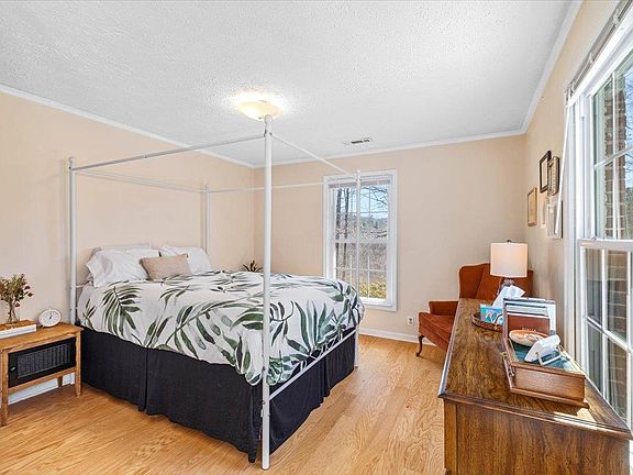 5th image of 4890 Mount Tabor Rd