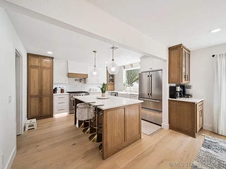 403 E Freeport St — Photo 4