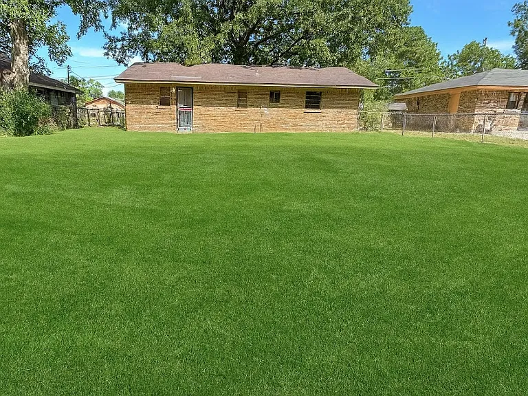 3737 Cresta Cir — Photo 2