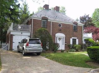 2 Andrew Rd, Manhasset, NY 11030