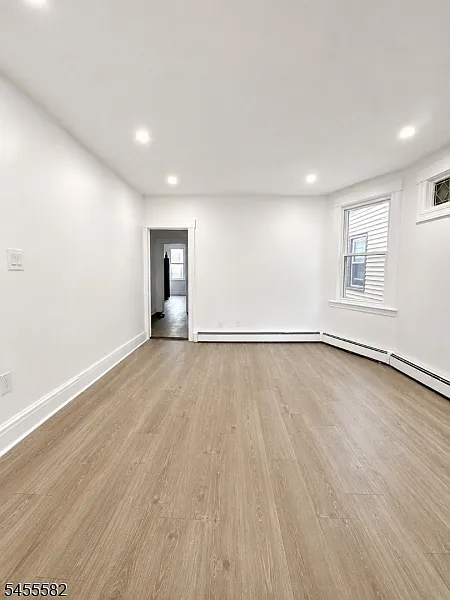 3 bed, 1.0 bath, $2,500 — Photo 4