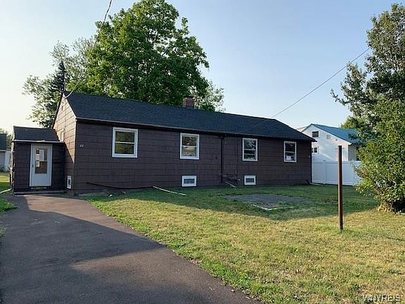 2nd image of 28 Brookhaven Dr