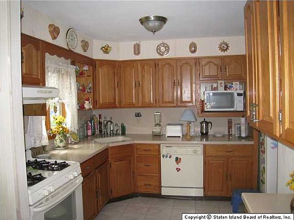 5th image of 228 Winchester Ave