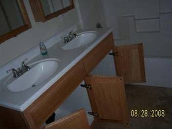 2nd image of 3821 Balsam St