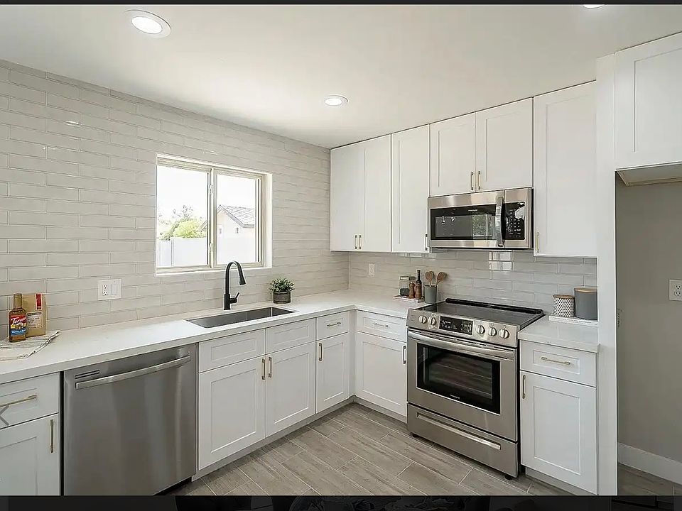 1st image of 707 E Yale Dr