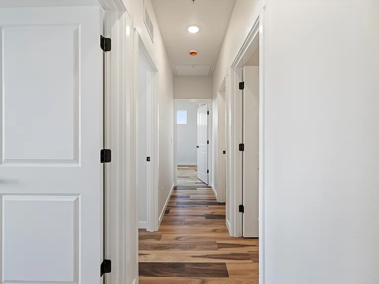 Bonneville Apartments — Photo 14