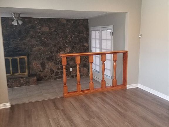 4th image of 1371 Windsor Dr