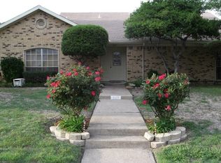 823 Via Del Sur, Mesquite, TX 75150