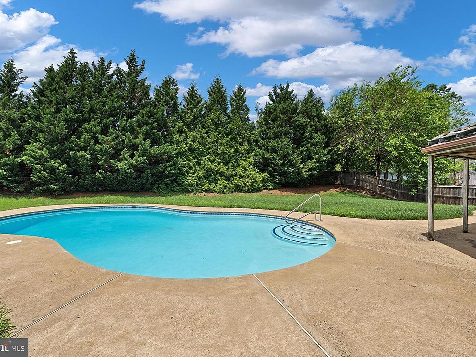 1st image of 9254 Garnet Ct