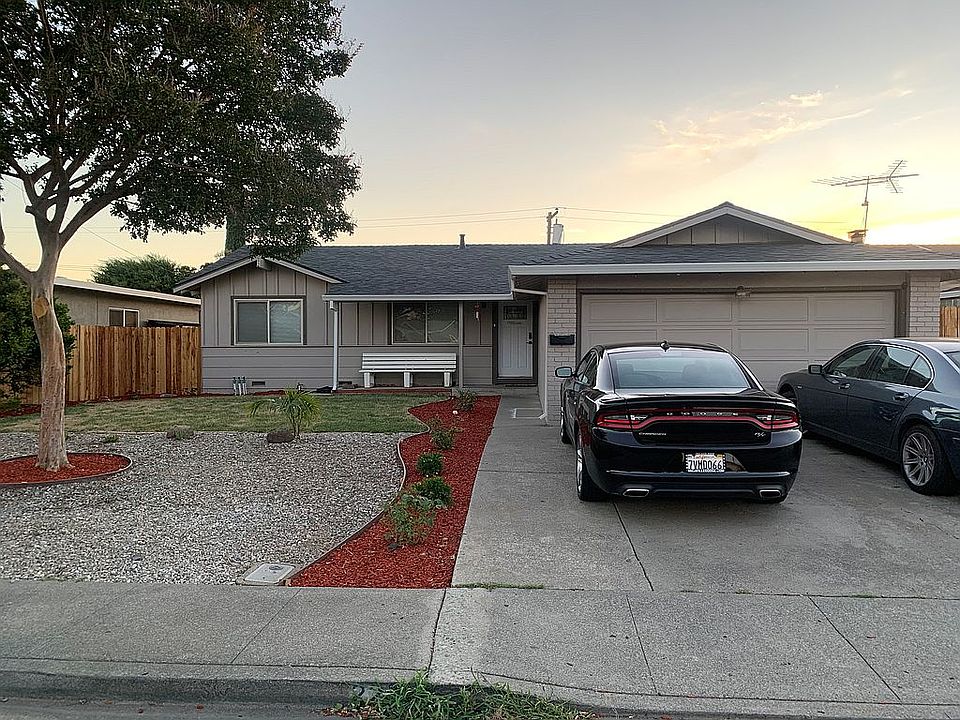 2nd image of 2213 Santa Rosa St