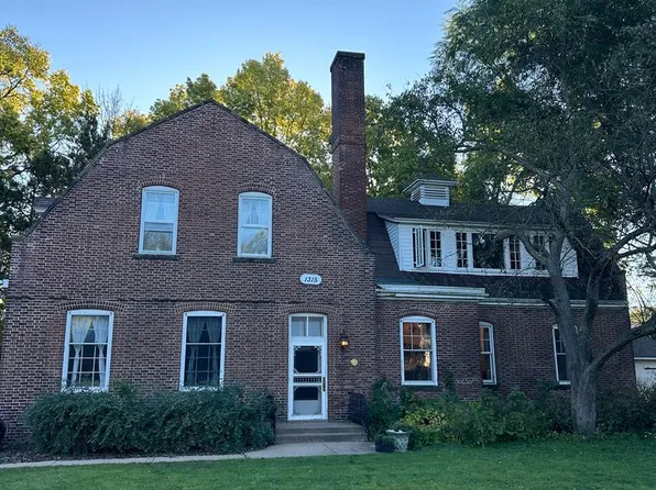 Moon Properties - 1315 Wilson St., 1315 Wilson St #B, Eau Claire, WI 54701