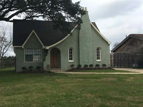 240 W Caldwood Dr, Beaumont, TX 77707