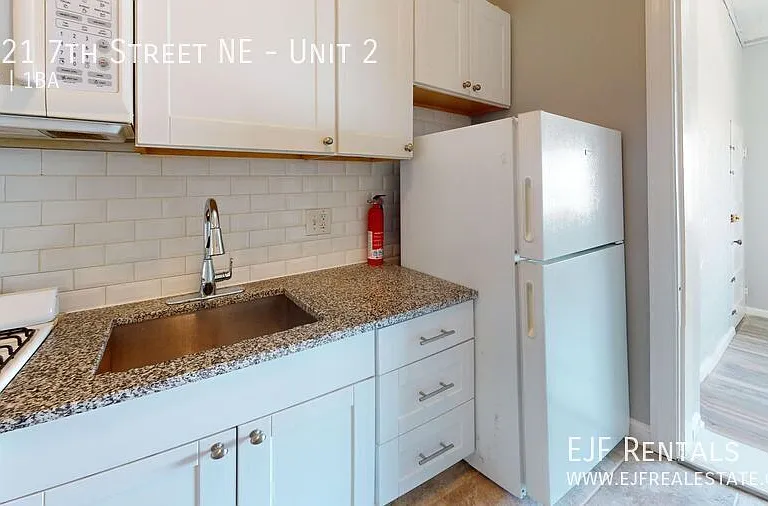 4021 7th St NE #2 — Photo 4