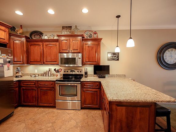 5th image of 158 Pine Needles Dr