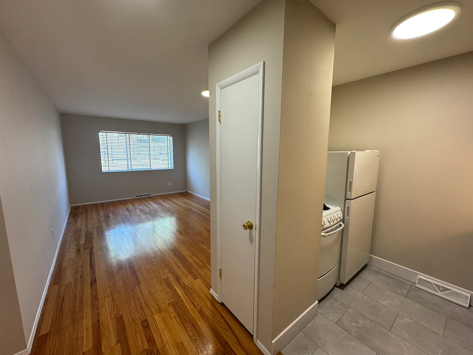 2621 Roseland Ter — Photo 3