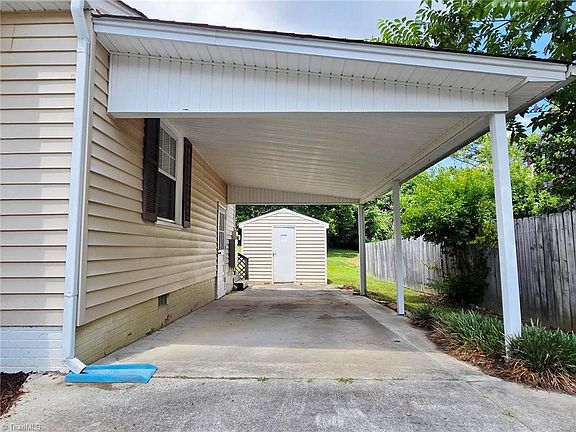 4th image of 206 Watson Dr