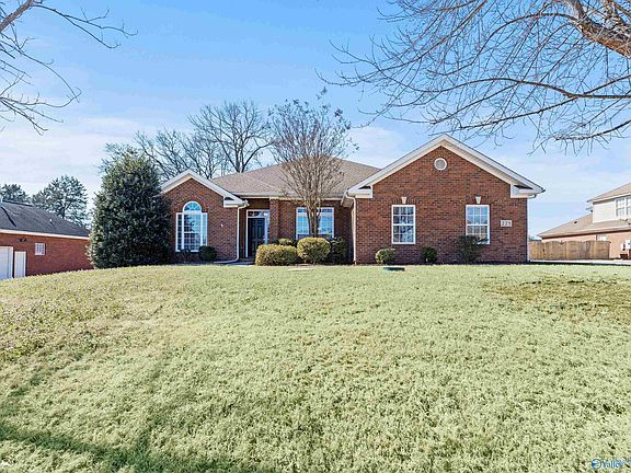 3rd image of 228 Wainscott Dr