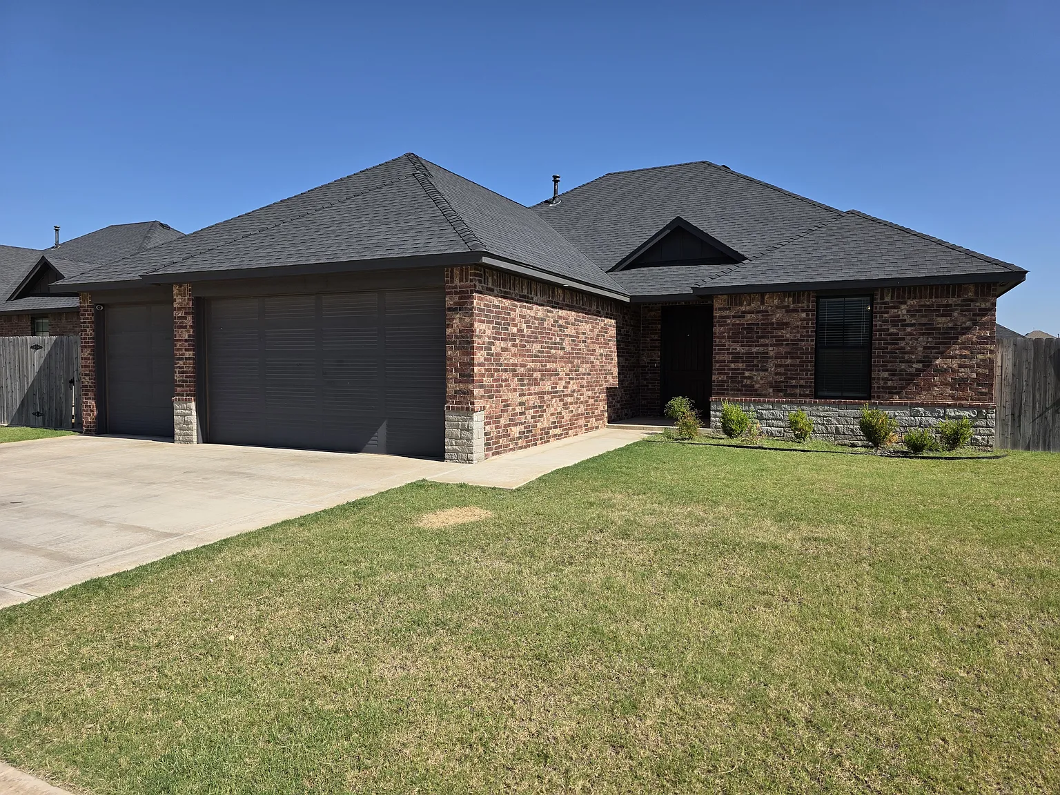 4 bed, 1900 sqft, $3,000 — Photo 3