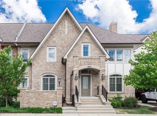 304 Earley Ln #11, Westlake, OH