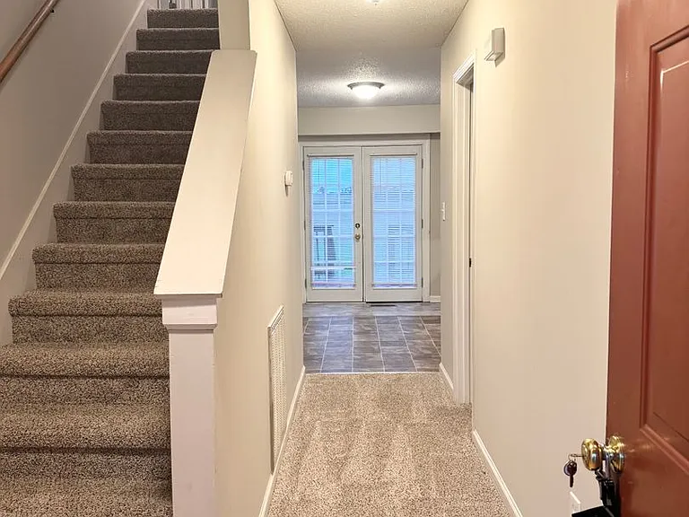 310 Pappy Dr — Photo 3