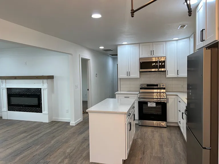 301 N Kentwood Ave — Photo 5
