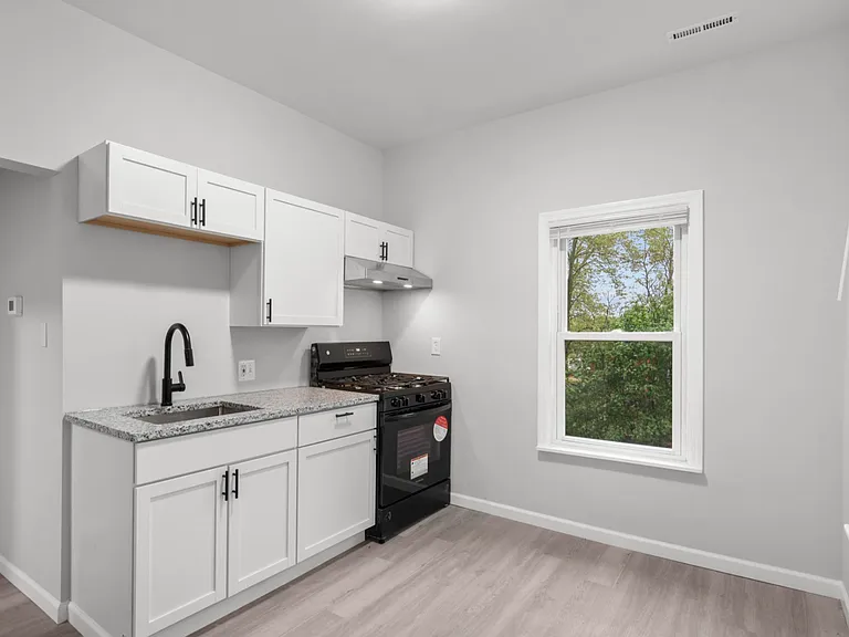 20 Waverly St #1 — Photo 3