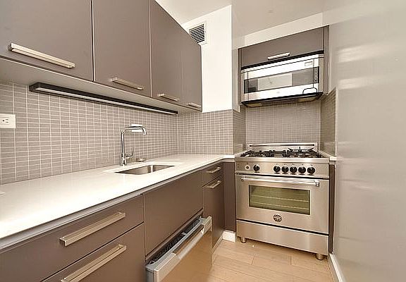 3rd image of 222 E 39th St APT 14F