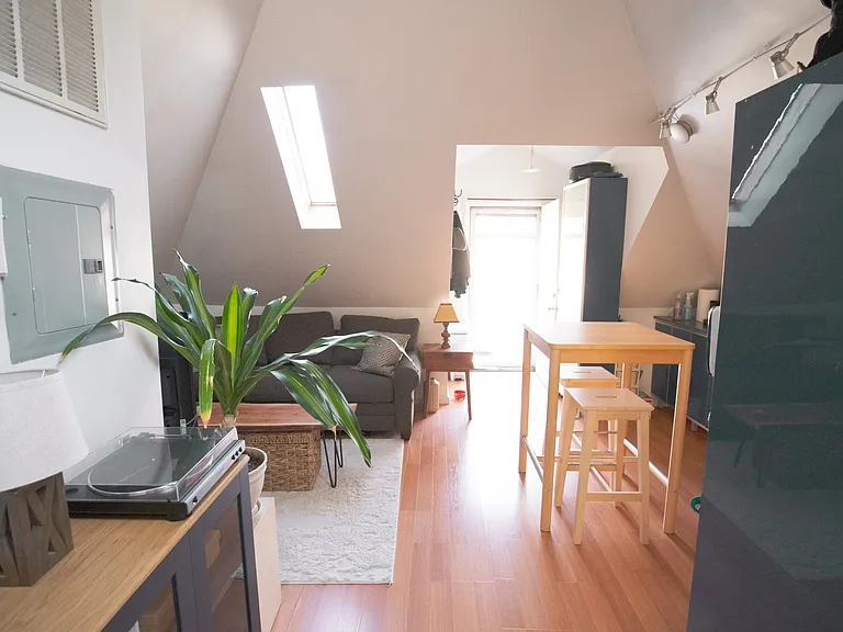 36 Montfern Ave #3 — Photo 1