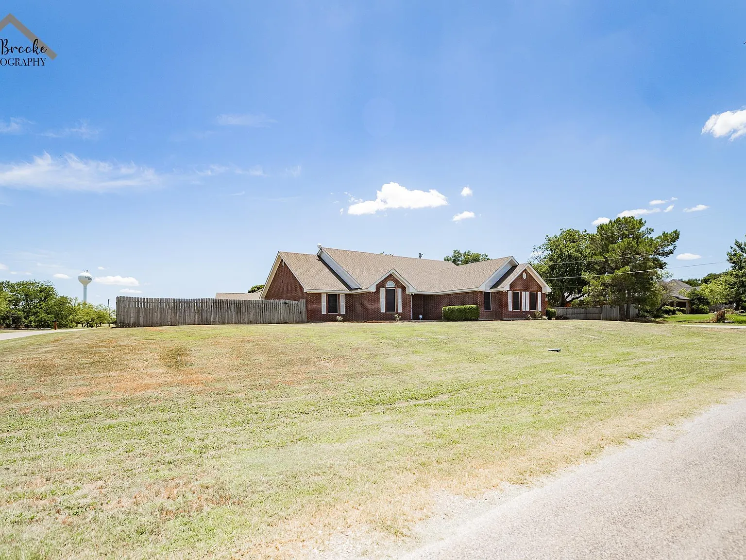 3 bed, 2.0 bath, 2005 sqft, $2,500 — Photo 2